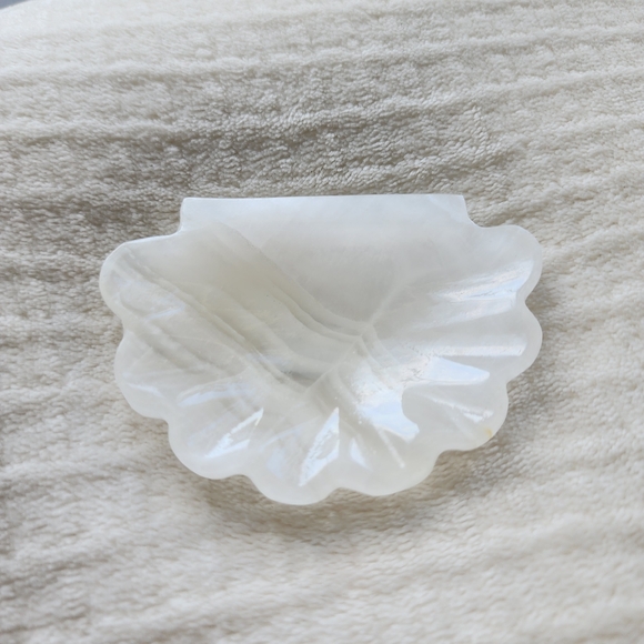 🤍 Onyx Crystal Shell Bowl - Picture 6 of 6